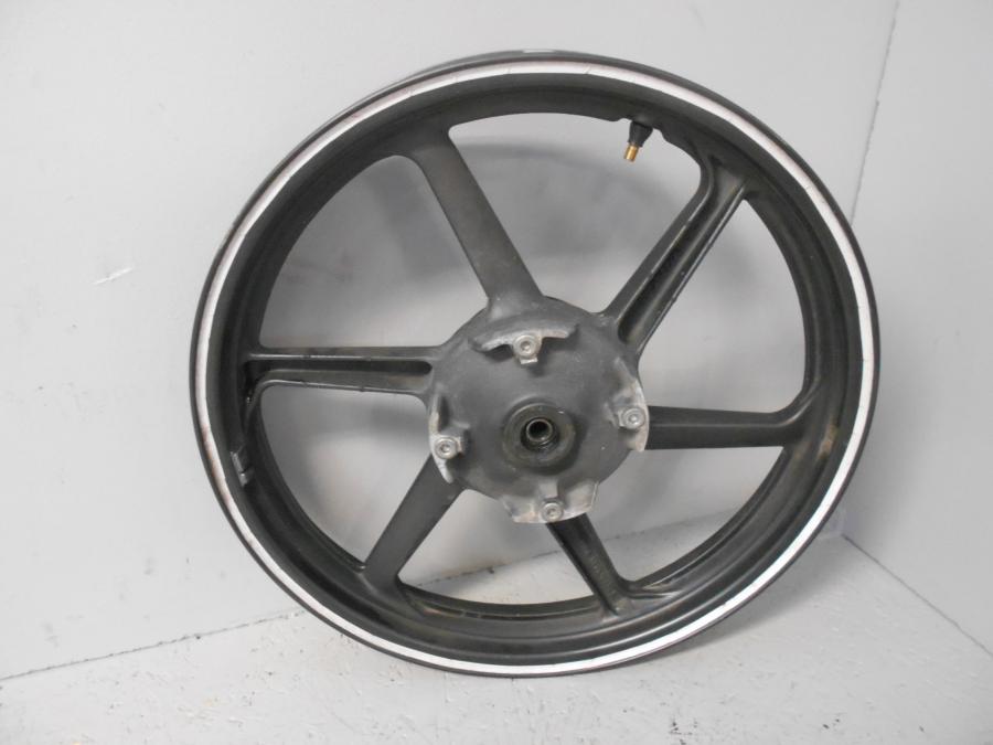 Framsidan på Fälg från en Honda CBR 125 R -2006 motorcykel.