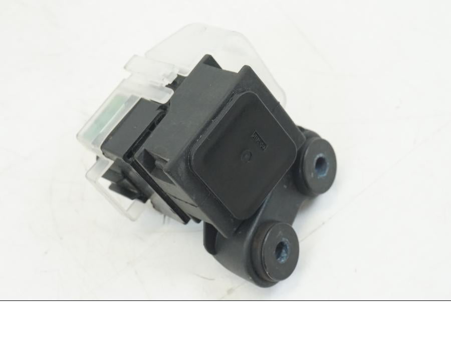 Höger sida på Startrelä från en Ducati Hyperstrada -2013 motorcykel.