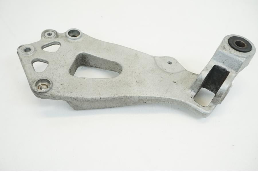 Höger sida på Fotpinnefäste inre från en Suzuki GSX-R 1100 -1986 motorcykel.