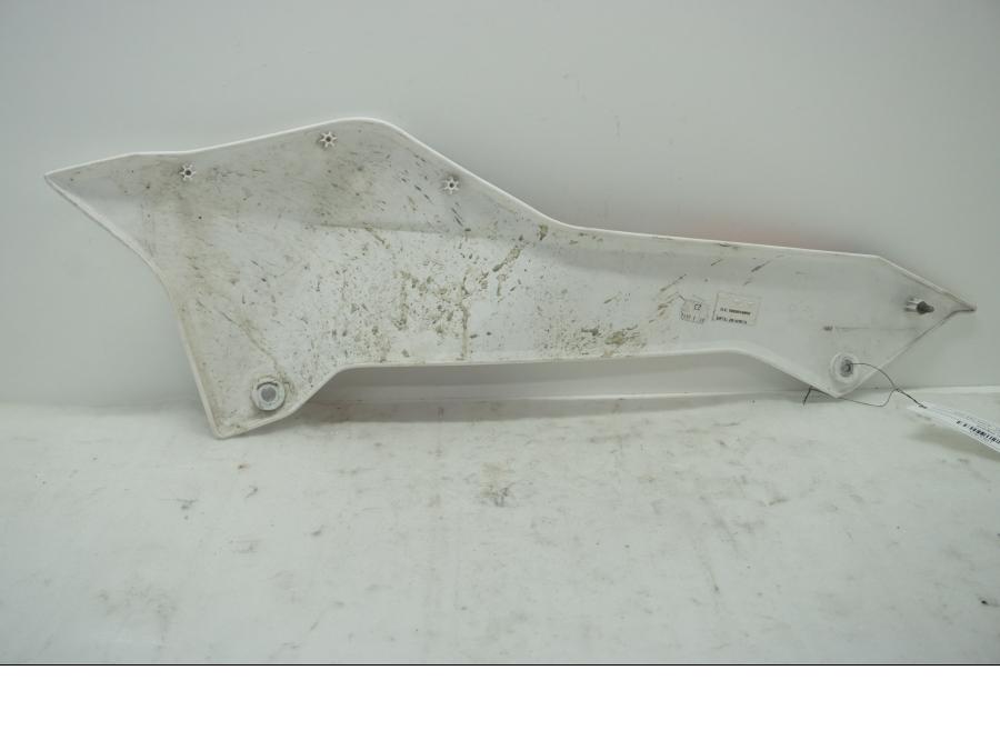 Baksidan på Sidkåpa från en KTM 690 SMCR -2016 motorcykel.