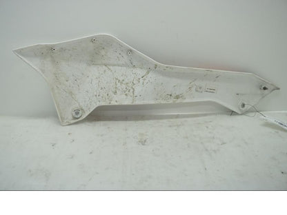 Baksidan på Sidkåpa från en KTM 690 SMCR -2016 motorcykel.