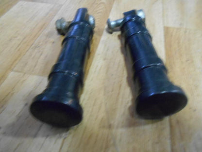 Baksidan på Fotpinnesats från en H-D Dyna Street Bob FXDB/I -2007 motorcykel.