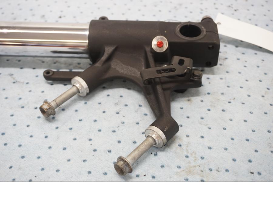 Höger sida på Gaffelben från en Honda CBR 1000 RR -2011 motorcykel.