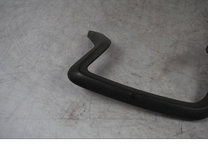 Höger sida på Passagerarhandtag från en Triumph Tiger Explorer -2016 motorcykel.