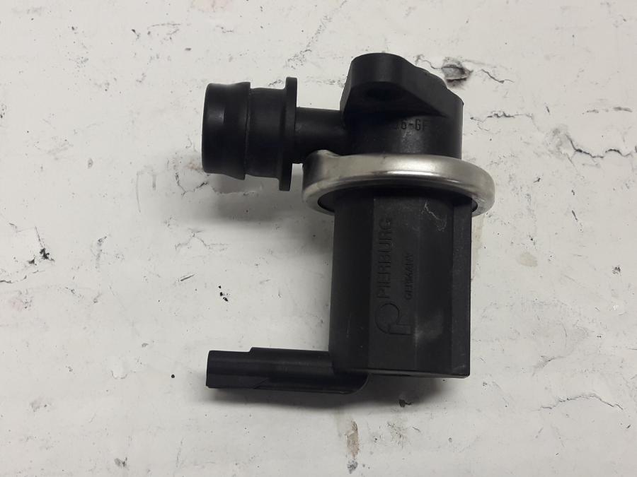 Framsidan på Luftburksventil från en BMW F 800 ST -2010 motorcykel.