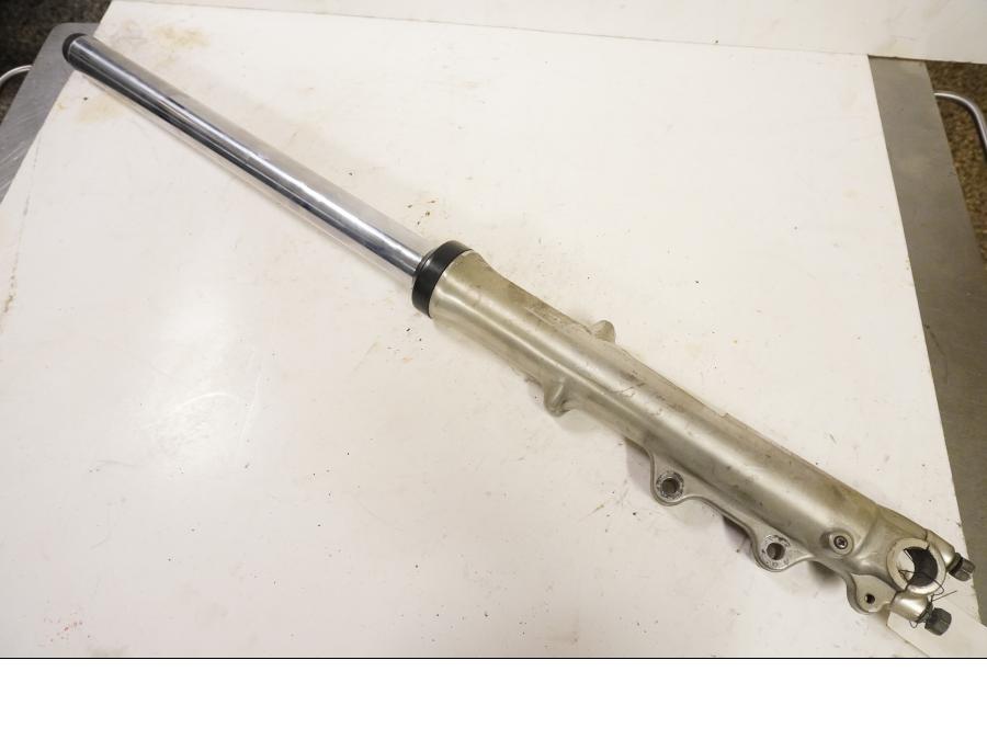 Framsidan på Gaffelben från en Suzuki GS 850 G -1982 motorcykel.