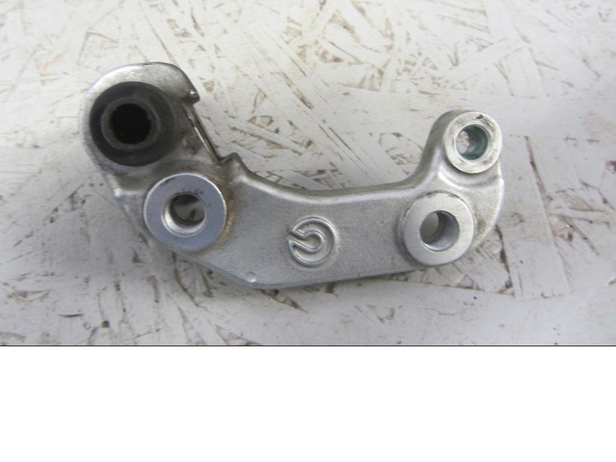 Framsidan på Bromsoksfäste från en Yamaha XT660Z Tenere -2009 motorcykel.