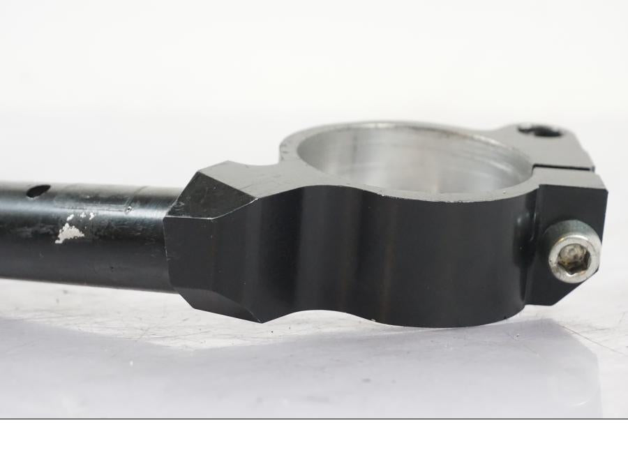 Vänster sida på Styre från en Kawasaki ZX-6R -2011 motorcykel.