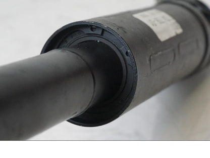 Extrabild2 på <p>Kardanaxel från BMW K 1300 GT 2009.</p>

<p>Med båda knutar. Repor och slitage av lack se bilder.</p> motorcykel.