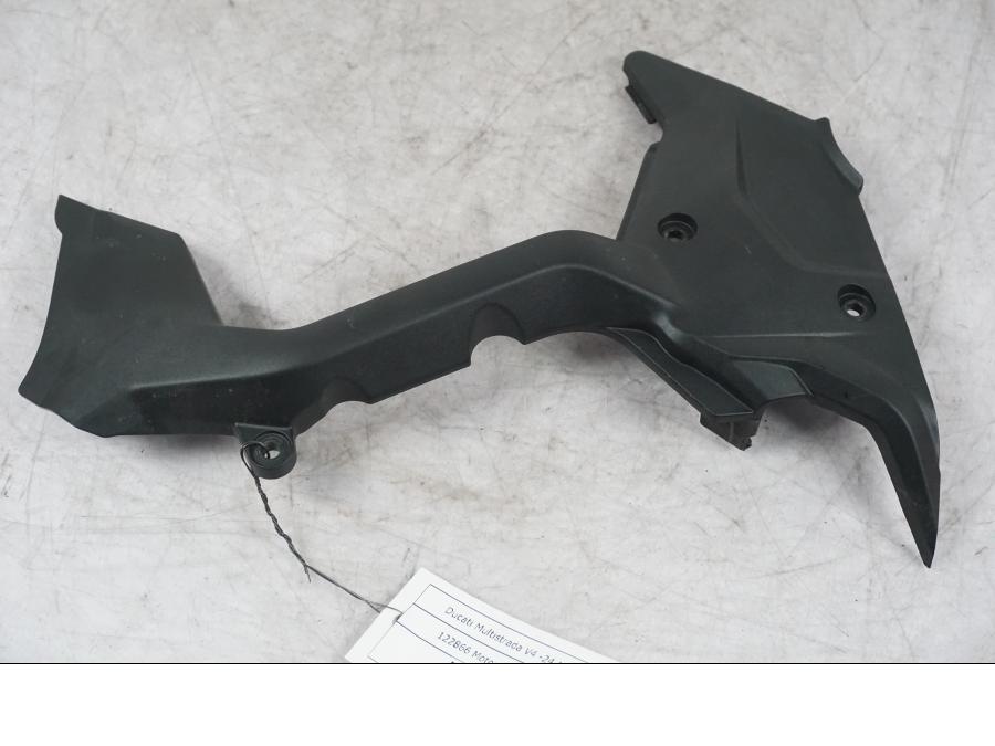 Höger sida på Motorskyddskåpa från en Ducati Multistrada V4 -2024 motorcykel.