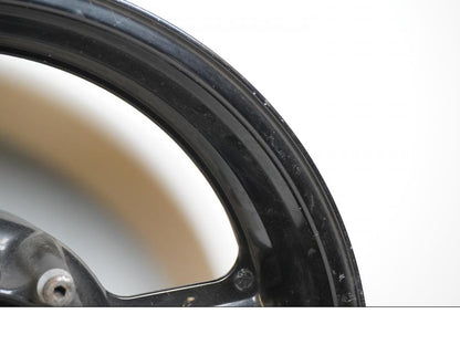 Vänster sida på Fälg från en Honda CBR 1000 F -1993 motorcykel.