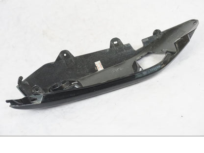 Snett uppifrån på Bakvinge från en Kawasaki ER-6N -2016 motorcykel.