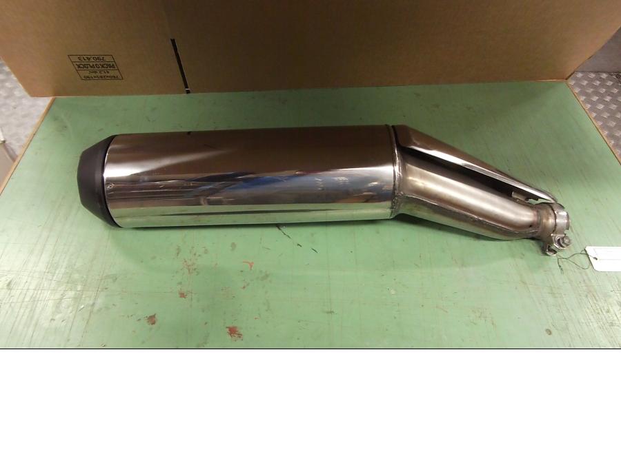 Framsidan på Ljuddämpare från en Honda CB 500 F -2013 motorcykel.