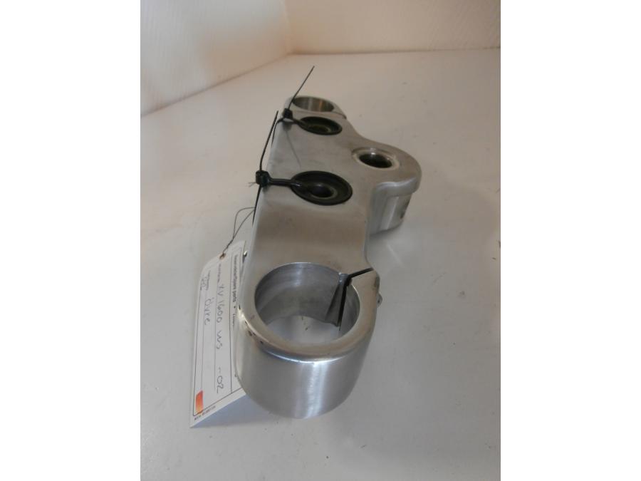 Snett uppifrån på Gaffelkrona från en Yamaha XV 1600 -2002 motorcykel.