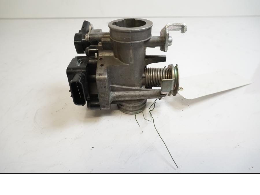 Höger sida på Spjällhus från en Honda ANF 125 -2008 motorcykel.