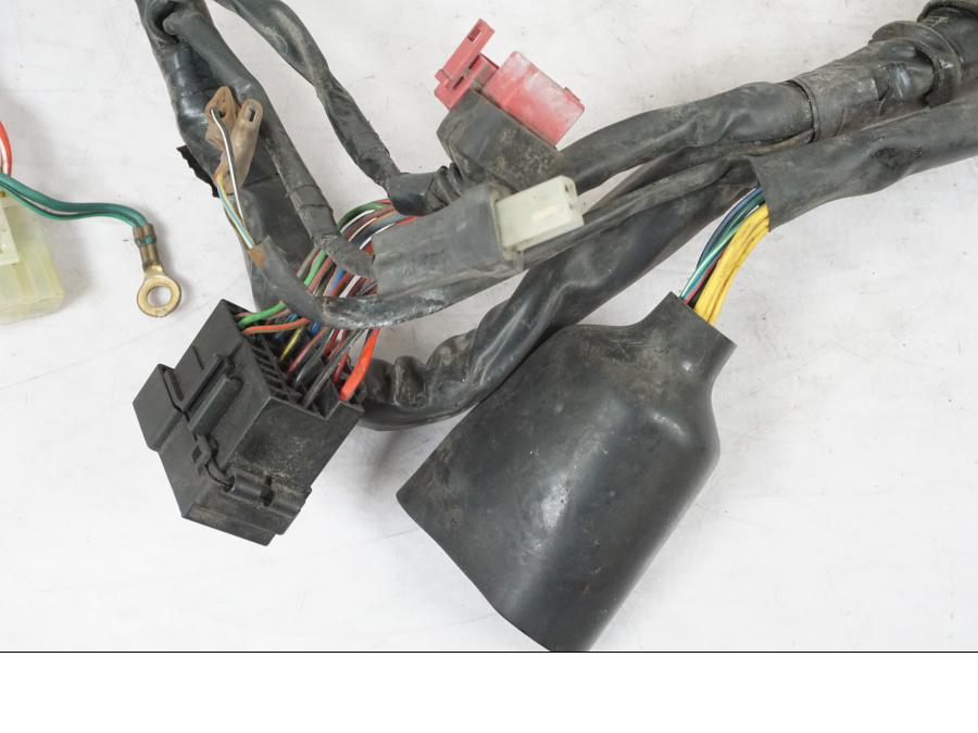 Vänster sida på Kabelstam från en Honda NT 650 V -2002 motorcykel.