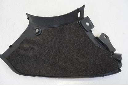 Vänster sida på Instrumentplast från en Suzuki GSX 1300 R -2017 motorcykel.