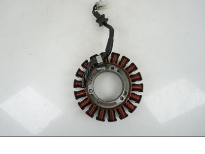 Vänster sida på Generator från en Kawasaki VN 1600 -2004 motorcykel.