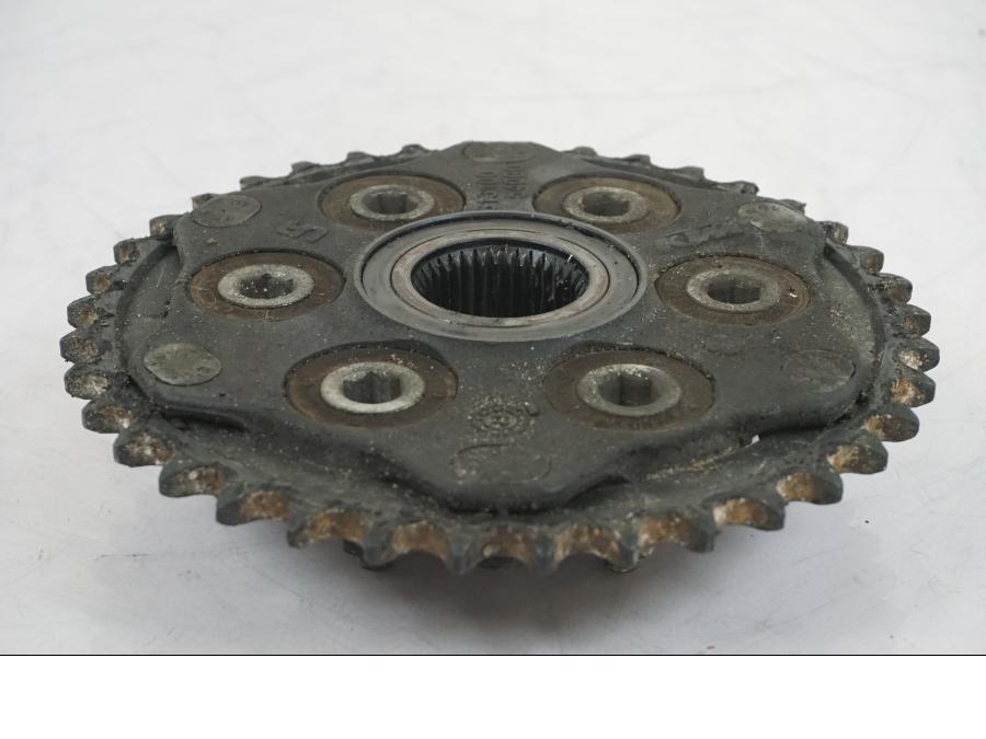 Höger sida på Drevfäste från en KTM 1290 Super Duke R -2018 motorcykel.