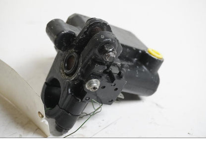 Vänster sida på Bromshuvudcylinder från en Hyosung GT 650 -2006 motorcykel.