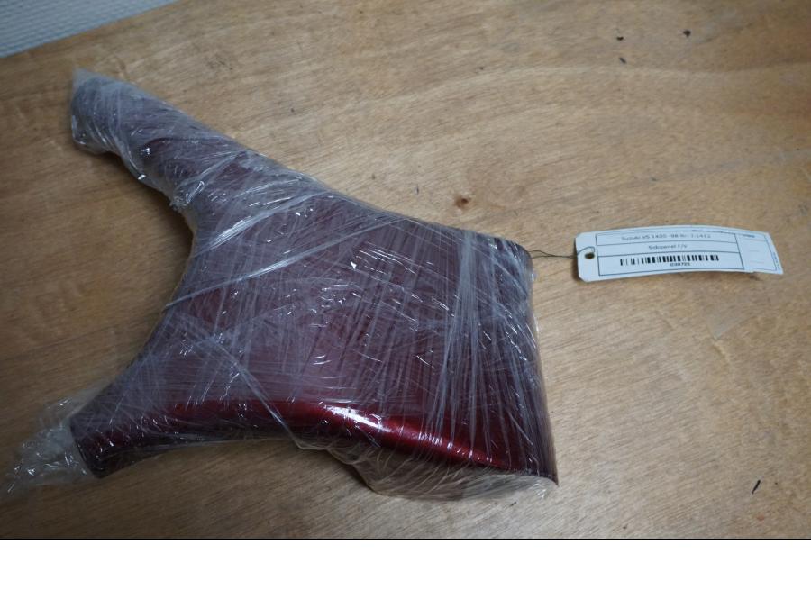 Framsidan på Styrkåpa från en Suzuki VS 1400 -1998 motorcykel.