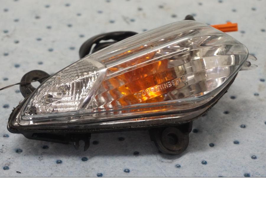 Framsidan på Blinkers från en Honda CBR 1000 RR -2011 motorcykel.