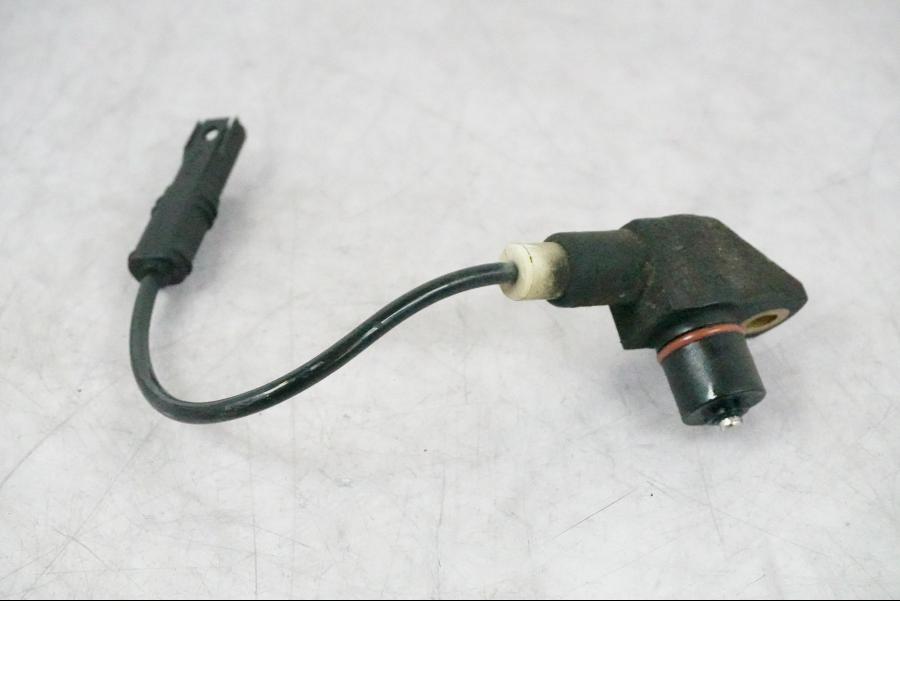 Baksidan på Vevaxelsensor från en BMW R 1200 GS -2010 motorcykel.