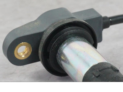 Snett nerifrån på Tändspole från en Ducati Multistrada V4 -2024 motorcykel.