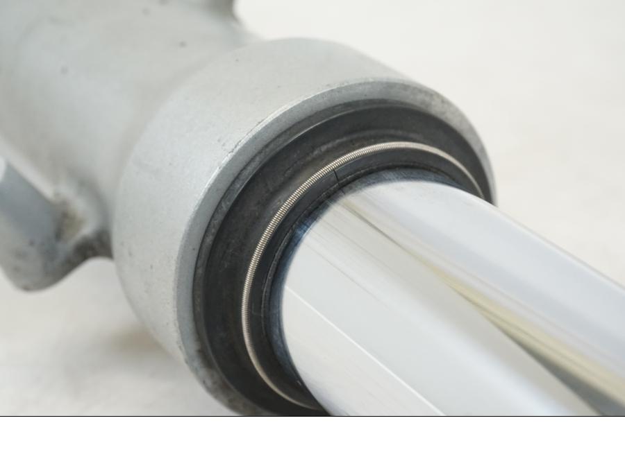 Extrabild6 på Gaffelben från en BMW F 650 CS -2003 motorcykel.