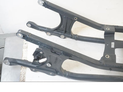 Höger sida på Bakram från en Triumph Tiger -2007 motorcykel.