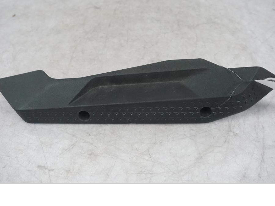 Framsidan på Bakvinge från en KTM 1290 Super Adventure S -2022 motorcykel.