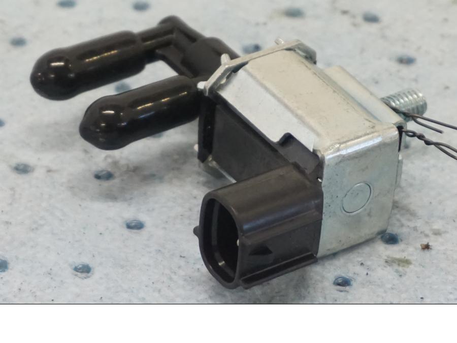 Framsidan på Fuel Evap System från en Kawasaki Z 650 ABS -2020 motorcykel.
