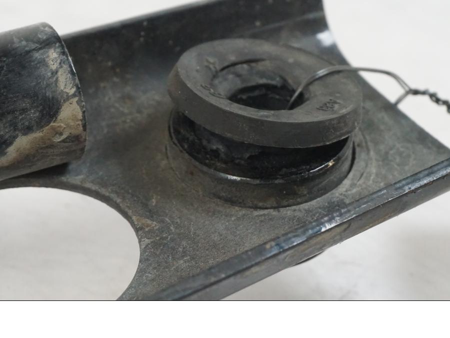 Extrabild2 på Ljuddämparfäste från en Suzuki VZR 1800 -2009 motorcykel.