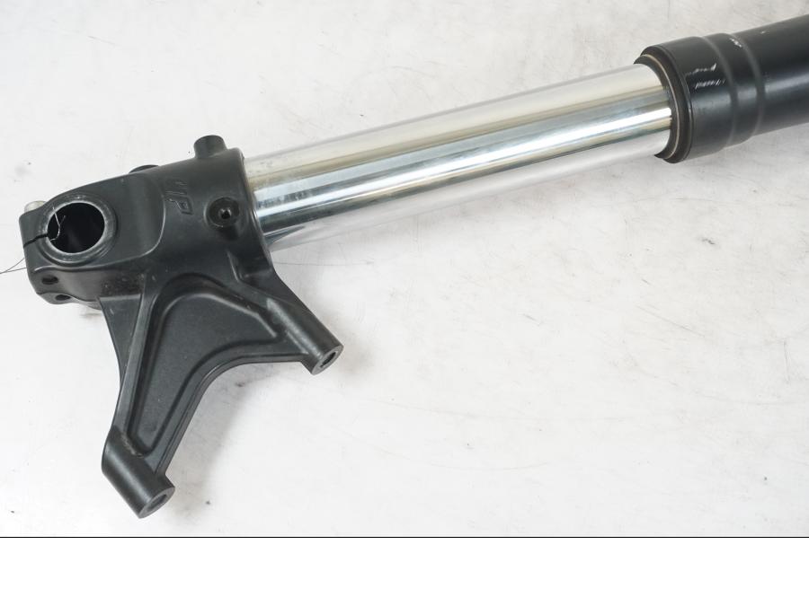 Baksidan på Gaffelben från en KTM 690 SM R -2009 motorcykel.