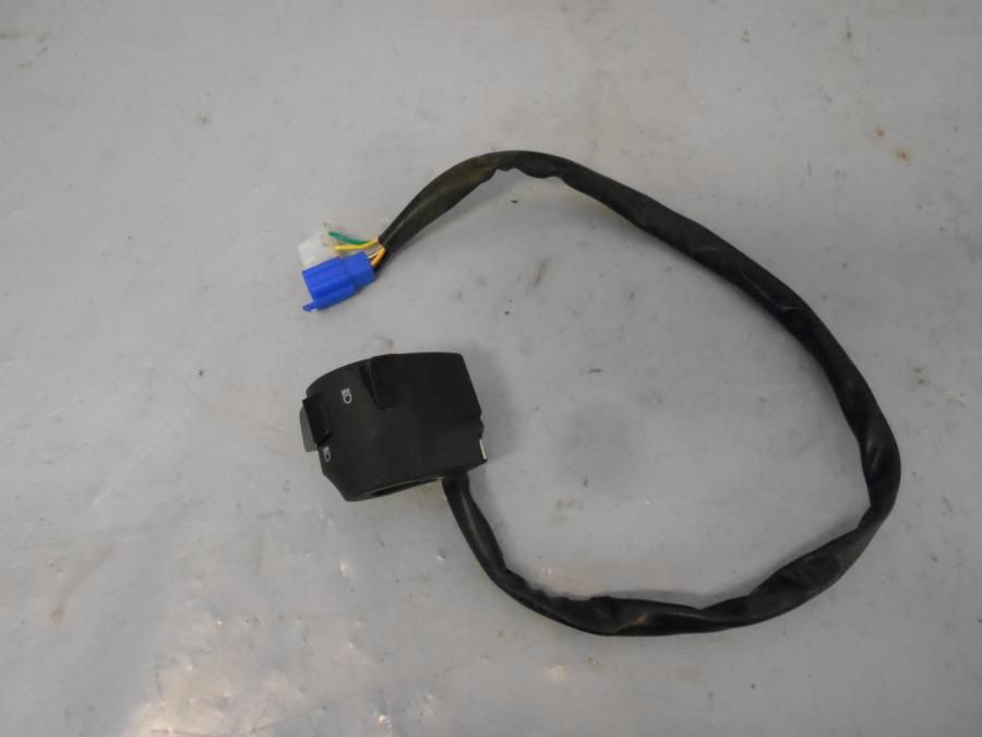 Vänster sida på Styrelreglage från en Yamaha YS 125 -2017 motorcykel.