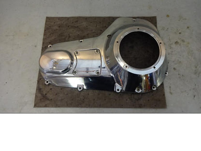 Framsidan på Transmissionskåpa från en H-D Touring Road King Custom FLHRSI -2004 motorcykel.