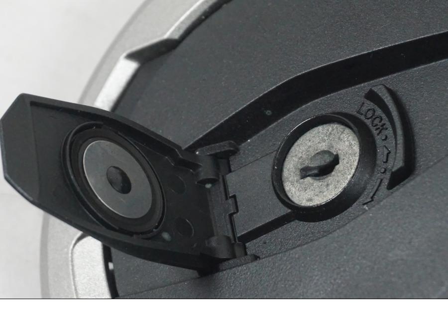 Extrabild4 på <p>Låssats från Kawasaki Z 900 ABS 2017.</p>

<p>Tändningslås, 1st nyckel, tanklock, sadellås, ignition immobilisor och CDI/ECU.</p> motorcykel.