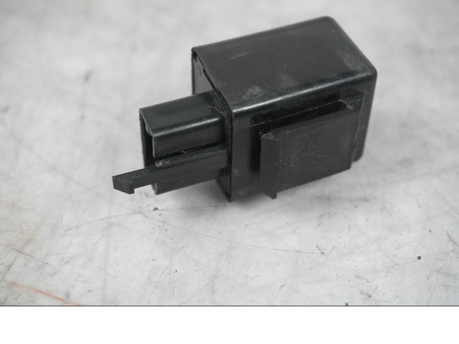 Baksidan på Blinkersrelä från en Kawasaki ZX-10R -2008 motorcykel.