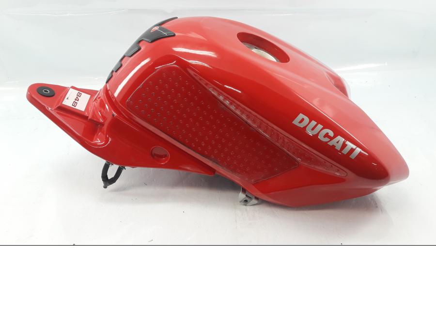 Framsidan på Bensintank från en Ducati 848 -2010 motorcykel.