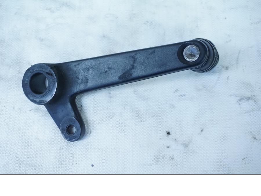 Framsidan på Växelpedal från en Ducati 750 SS -1995 motorcykel.