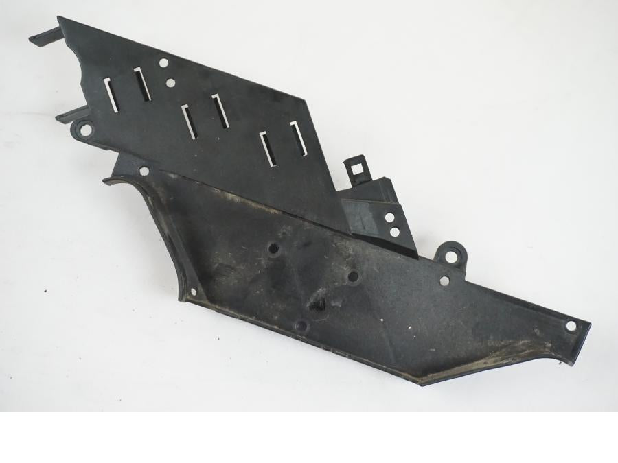 Framsidan på Plast från en BMW F 650 CS -2002 motorcykel.