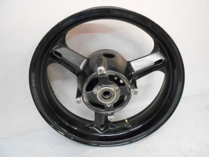 Baksidan på Fälg från en Suzuki DL 650 -2013 motorcykel.