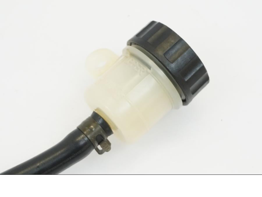 Snett uppifrån på Bromshuvudcylinder från en Yamaha XT 660 R -2004 motorcykel.