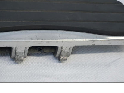 Vänster sida på Fotplatta från en Kawasaki VN 900 -2006 motorcykel.