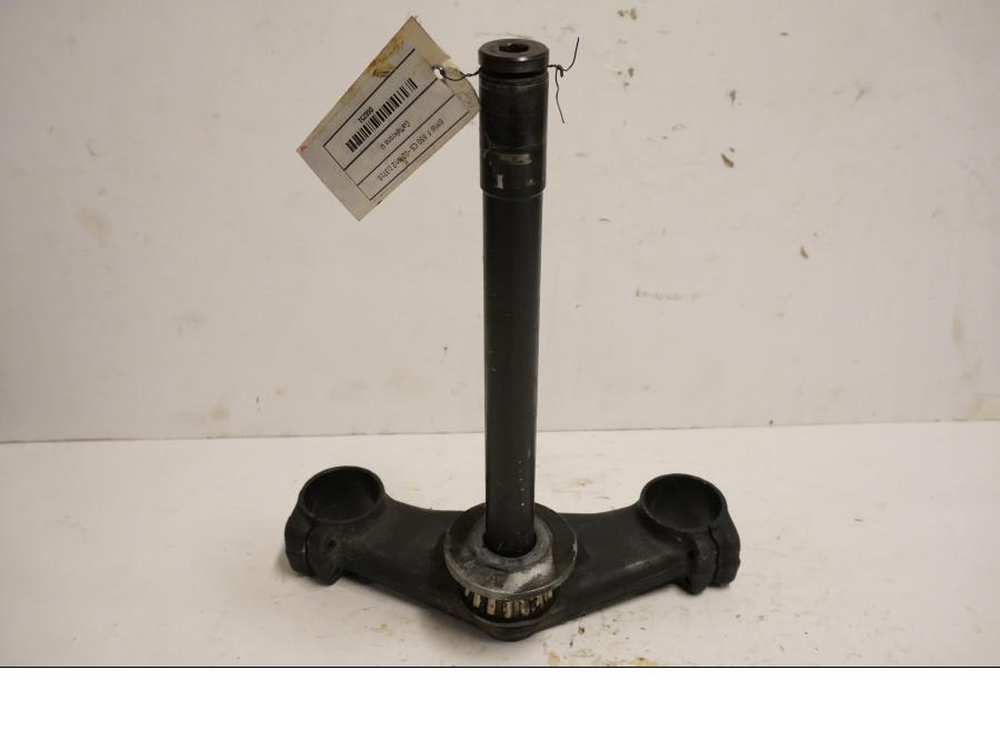 Framsidan på Gaffelkrona från en BMW F 650 CS -2002 motorcykel.