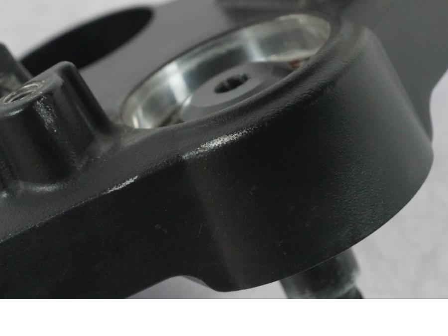 Vänster sida på Gaffelkrona från en BMW R 1200 GS -2005 motorcykel.