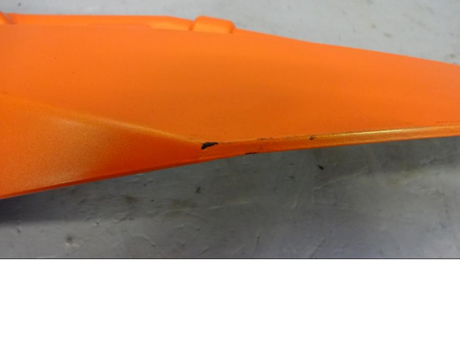 Höger sida på Bakvinge från en KTM 990 Super Duke -2009 motorcykel.