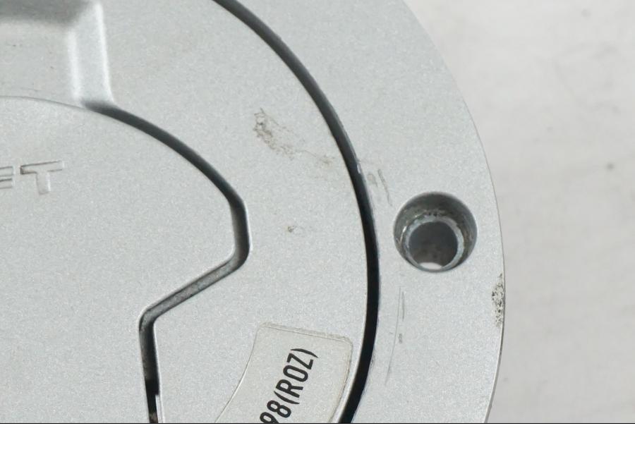 Vänster sida på <p>Låssats från BMW K 1200 R Sport 2007.</p>

<p>1st nyckel och en plastkopia, sadellås, tanklock, tändningslås (saknas plastbit vid en av kontakterna).</p> motorcykel.