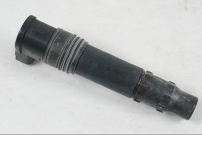 Vänster sida på Tändspole från en Kawasaki ER-6N ABS -2010 motorcykel.