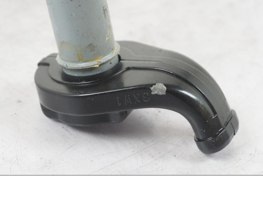 Höger sida på Gasklo från en Kawasaki ZZ-R 1400 -2009 motorcykel.